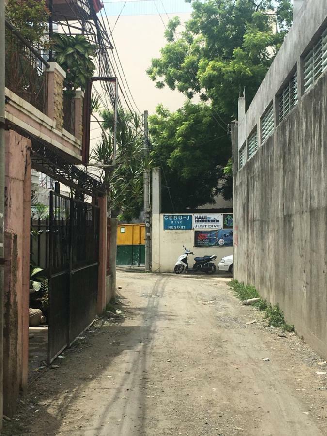 Joyful Island Hostel Lapu-Lapu City Buitenkant foto