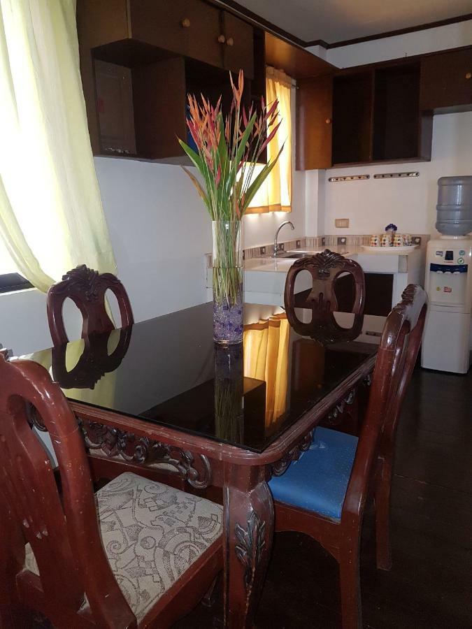 Joyful Island Hostel Lapu-Lapu City Buitenkant foto