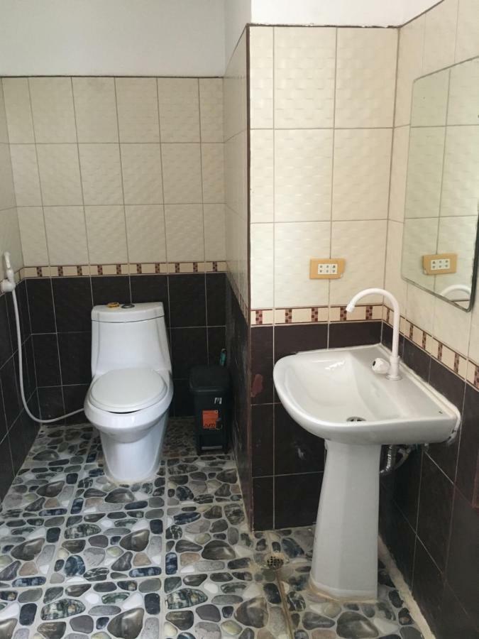 Joyful Island Hostel Lapu-Lapu City Buitenkant foto