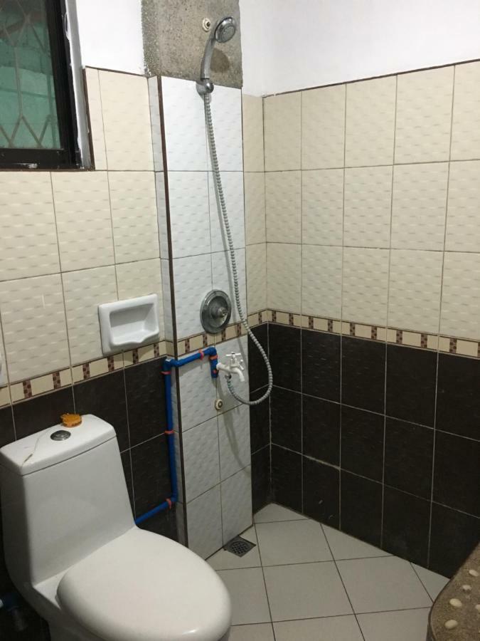 Joyful Island Hostel Lapu-Lapu City Buitenkant foto